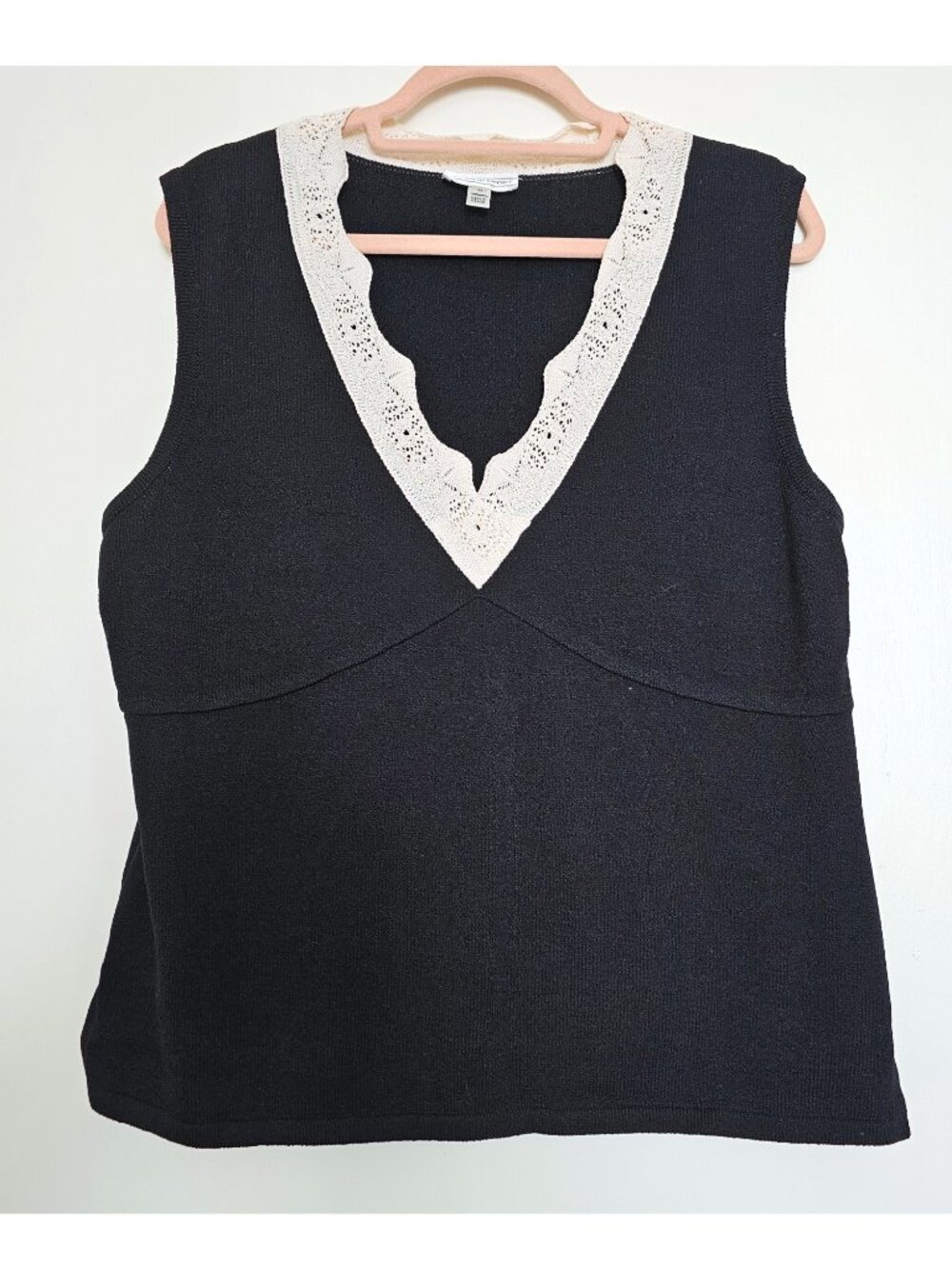 St. John Sport Wool Blend Sleeveless Knitted V-Neck Tank Top w- Crochet Detail M